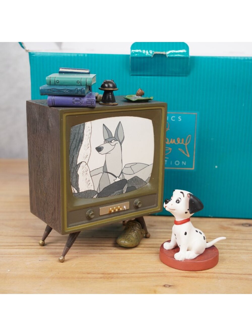 WDCC Disney Classic Collections 101 Dalmatians Come on Lucky 2 Piece Set Read